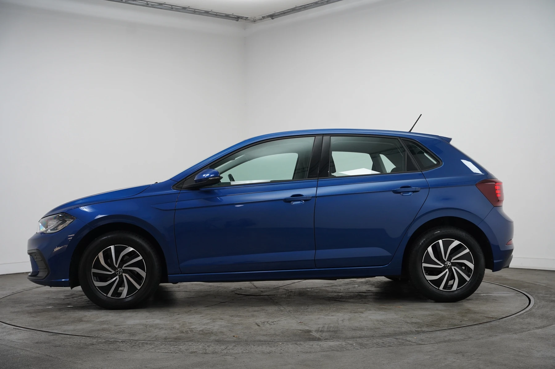 Volkswagen-Polo-image-15