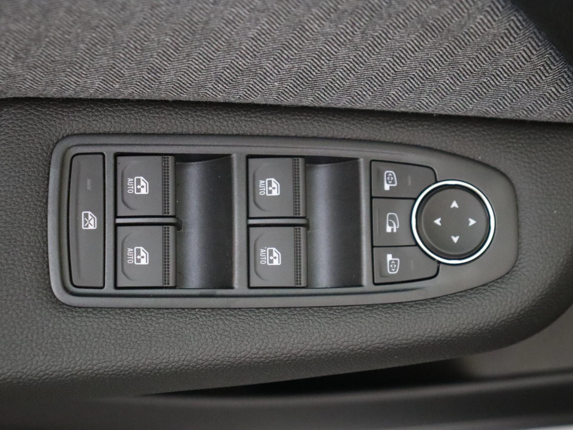 Renault-Clio-image-23