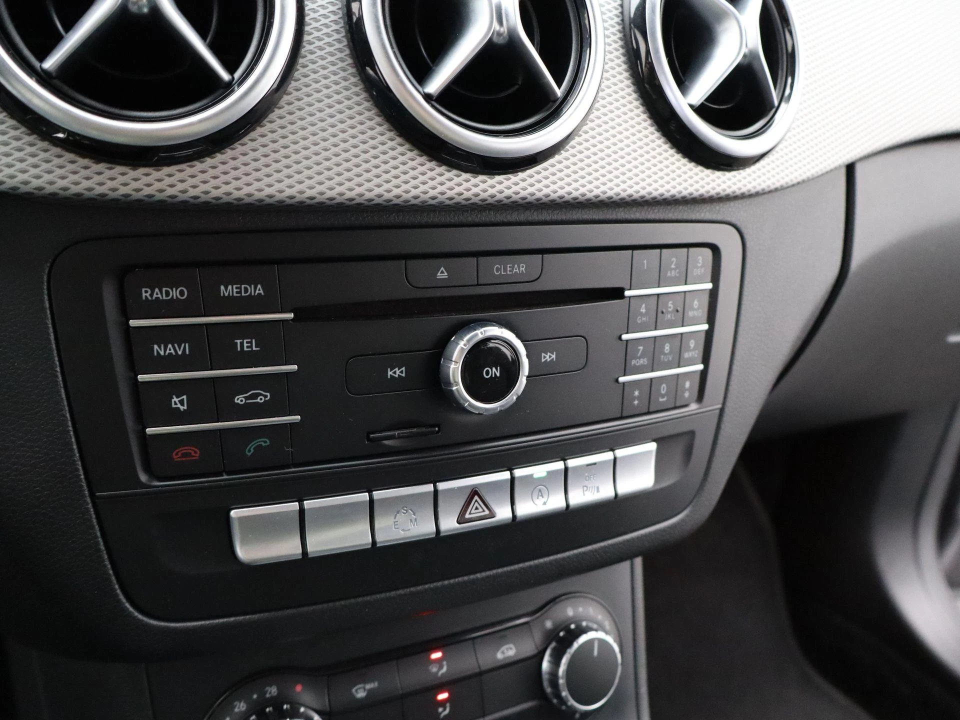 Mercedes-Benz-B-Klasse-image-20