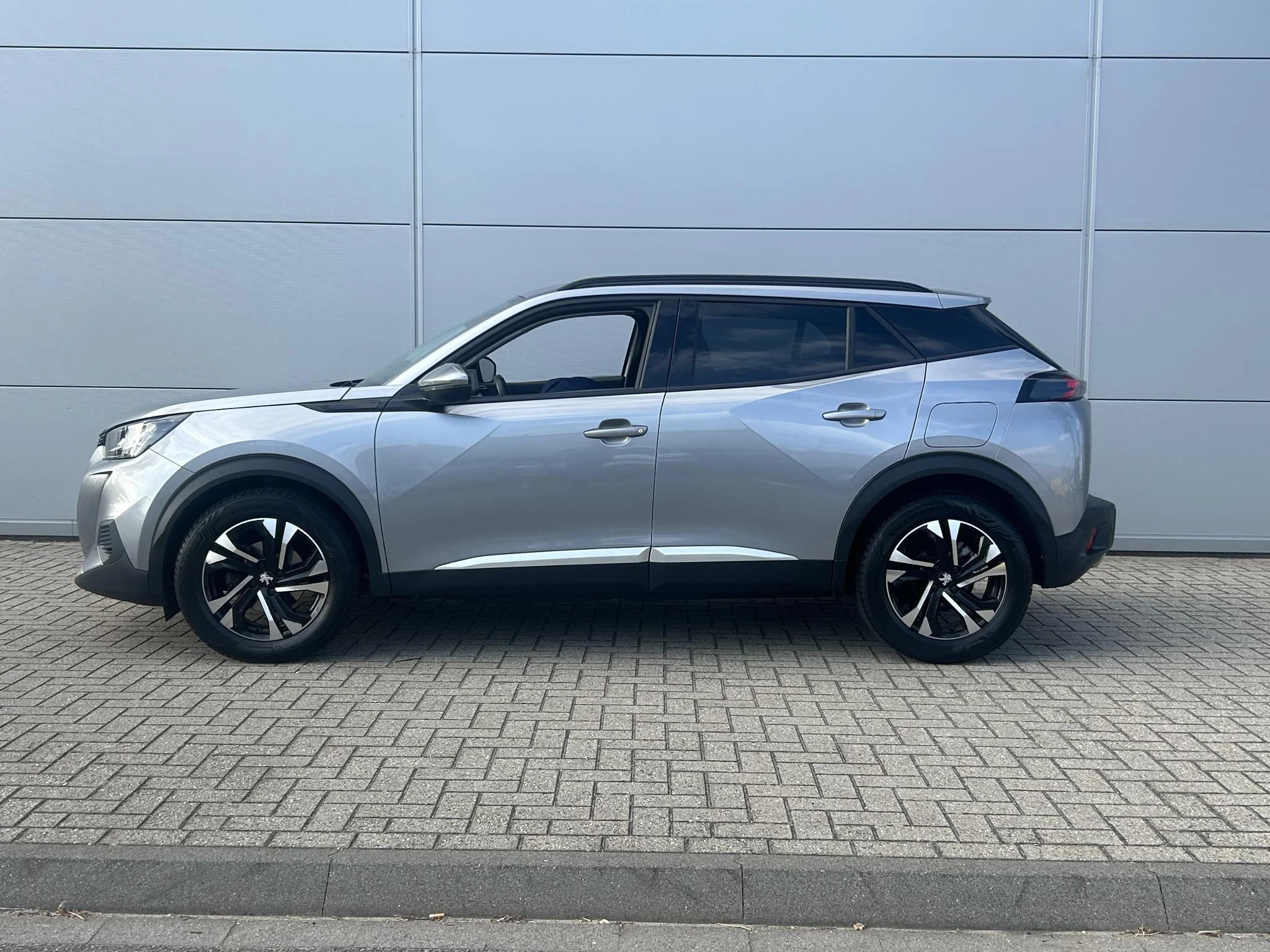 Peugeot-2008-image-2