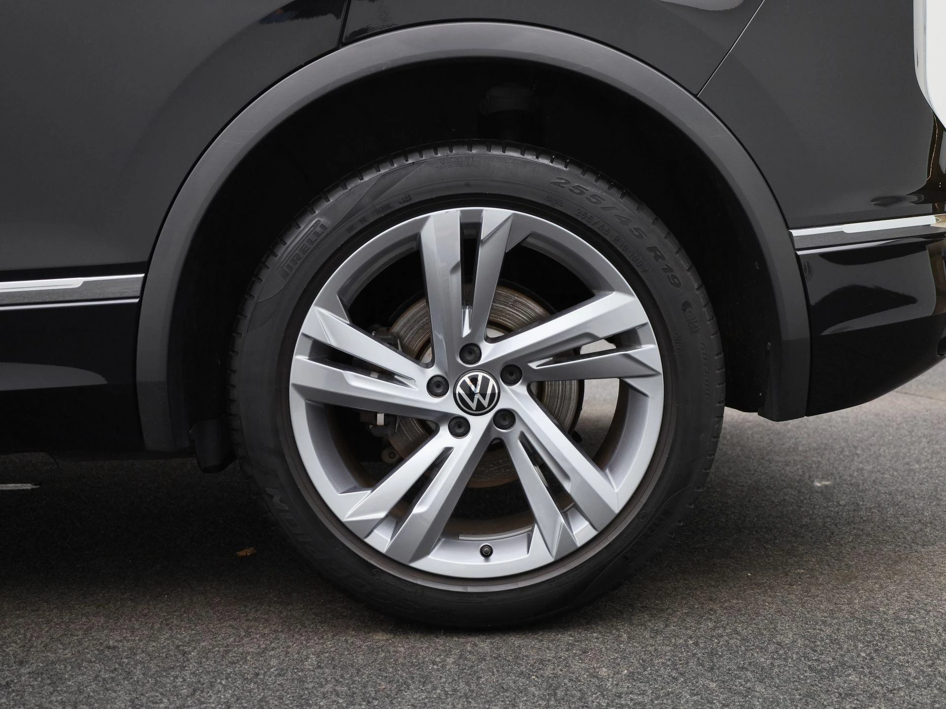 Volkswagen-Tiguan-image-12