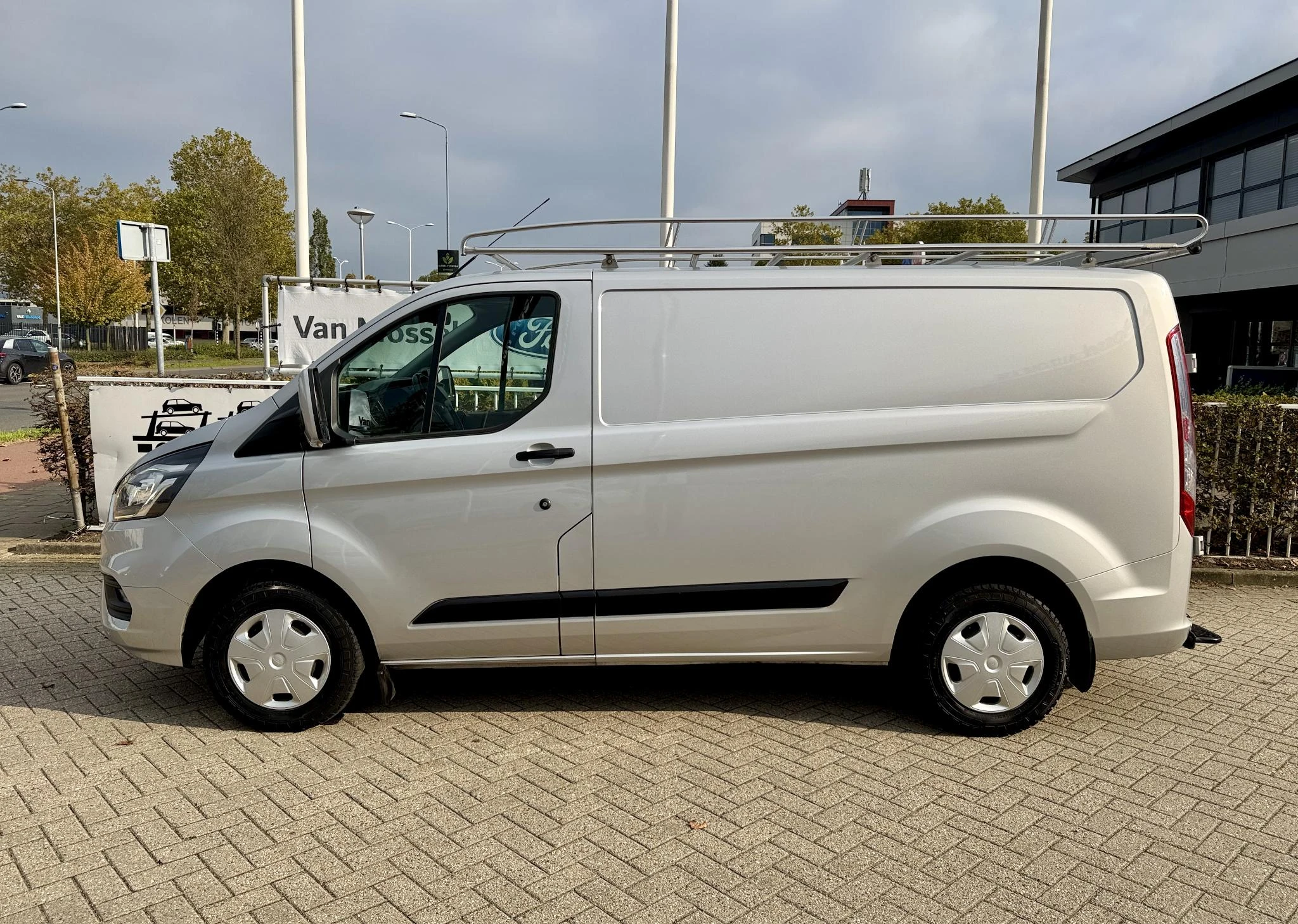 Ford-Transit Custom-image-1