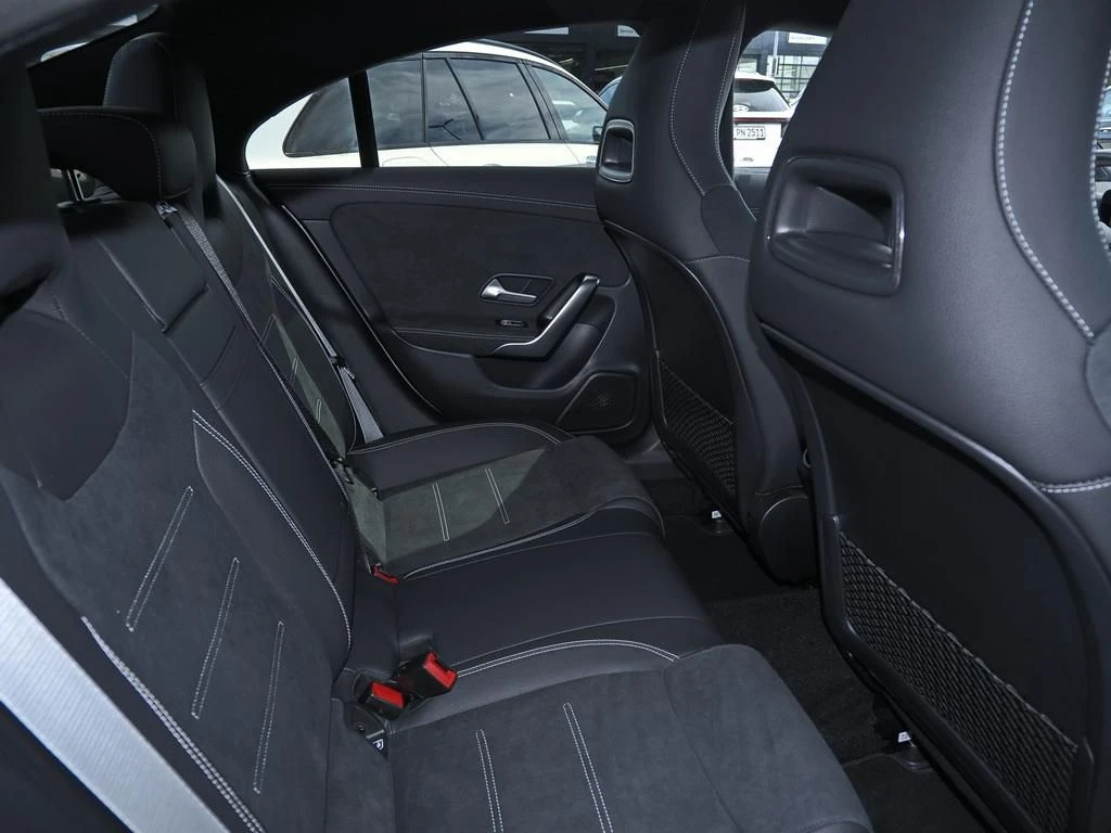 Mercedes-Benz-CLA 200-image-14