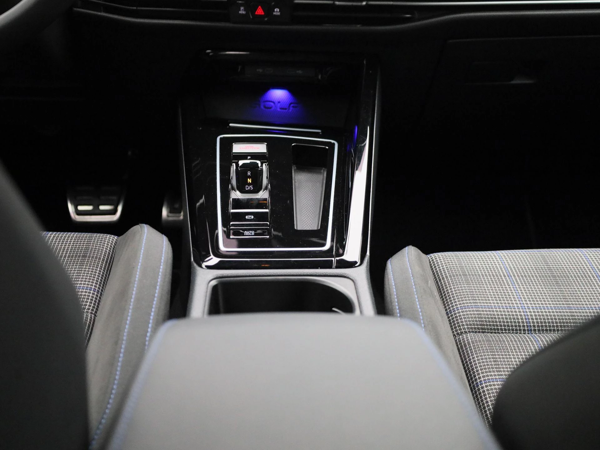 Volkswagen-Golf-image-9