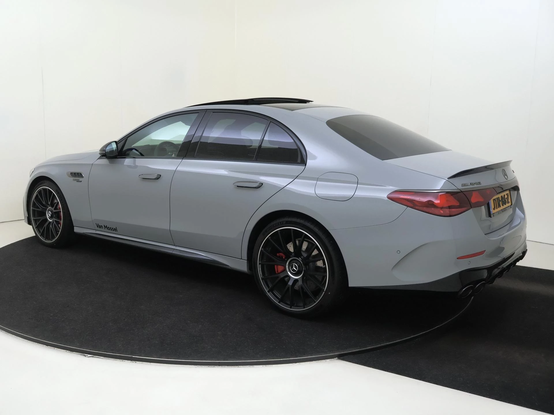Mercedes-Benz-E-Klasse-image-2