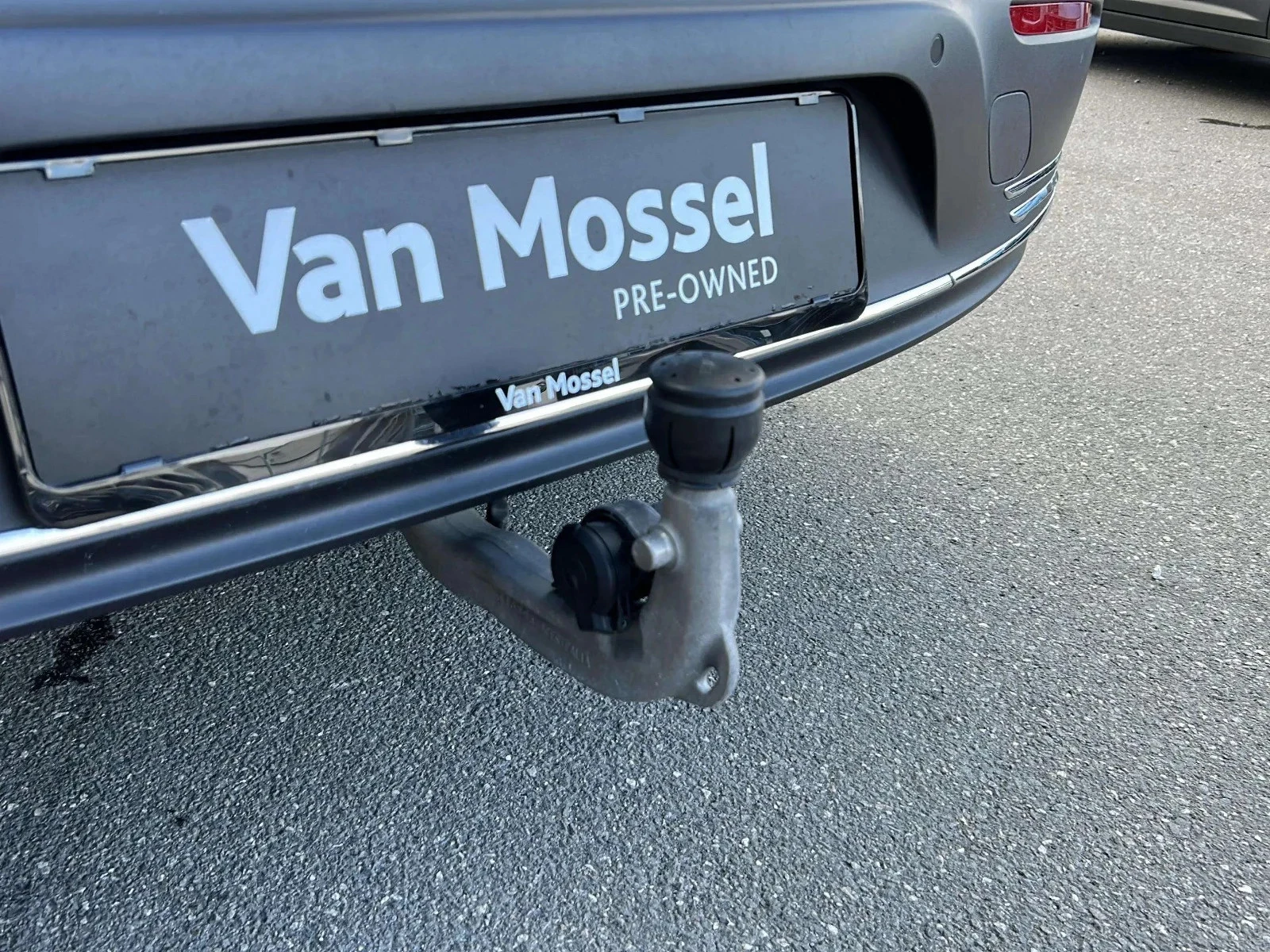 Mercedes-Benz-EQB-image-21