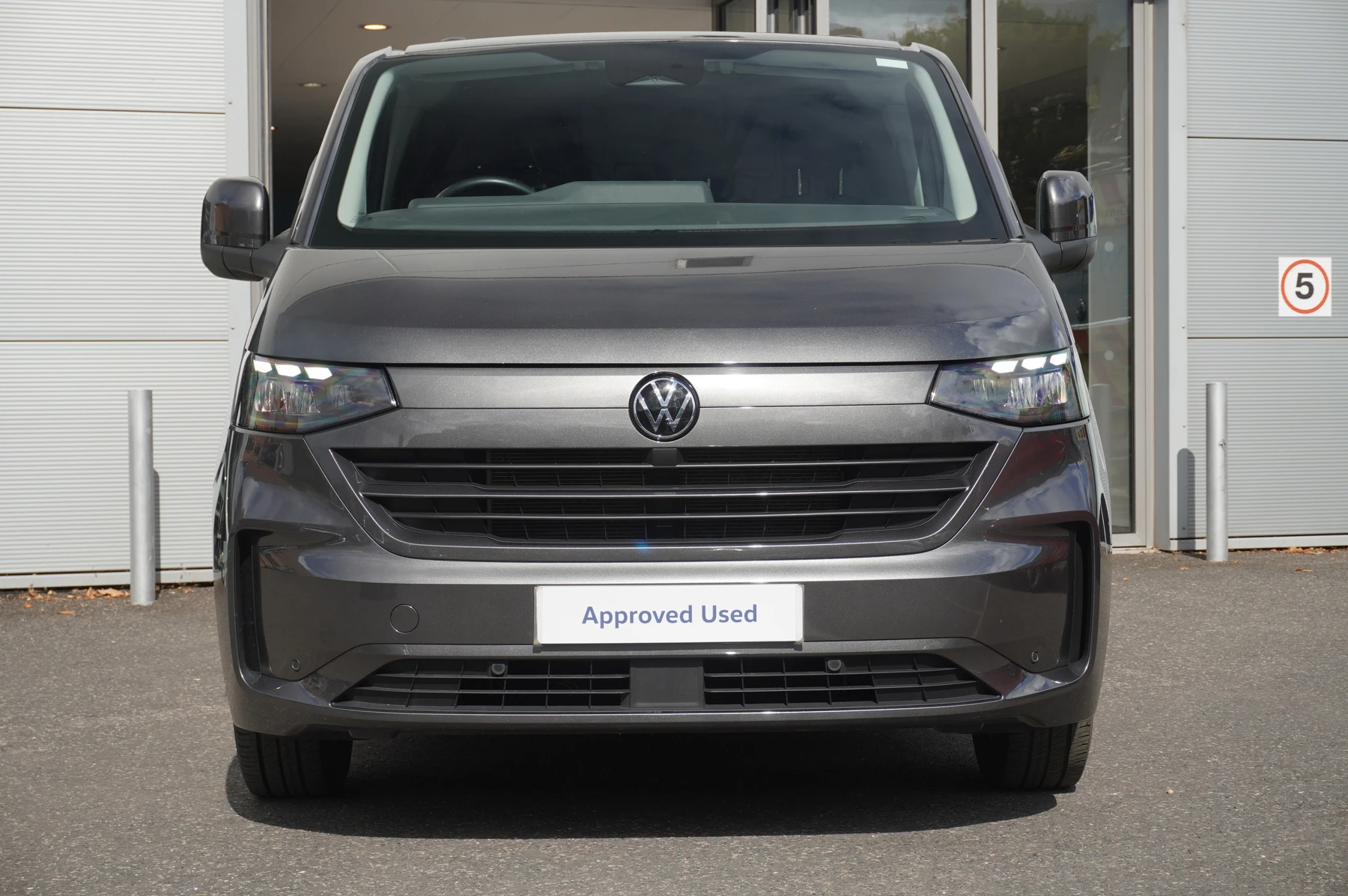 Volkswagen-Transporter-image-6