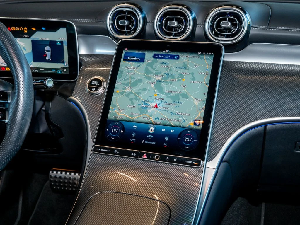 Mercedes-Benz-GLC 300 d-image-10