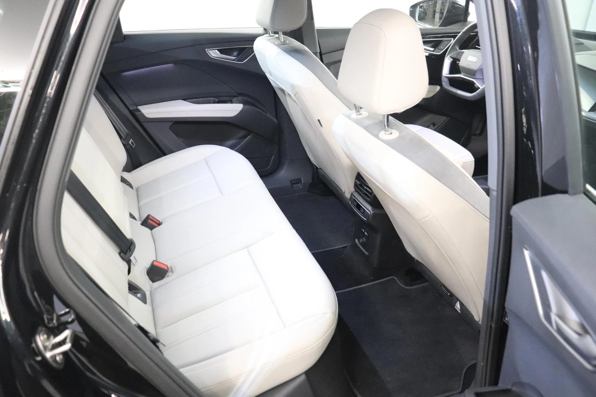 Audi-Q4 Sportback e-tron-image-8