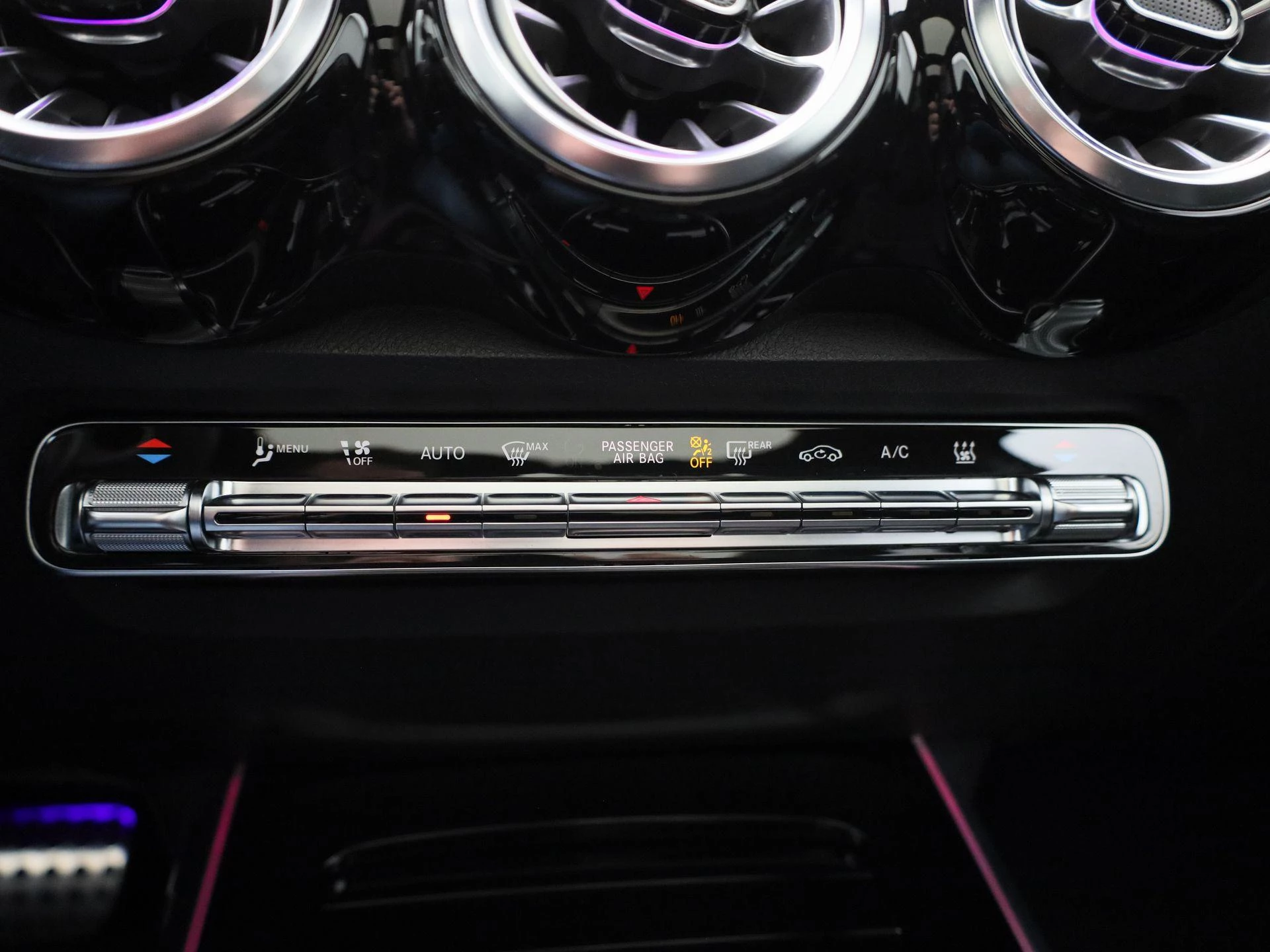 Mercedes-Benz-EQB-image-24