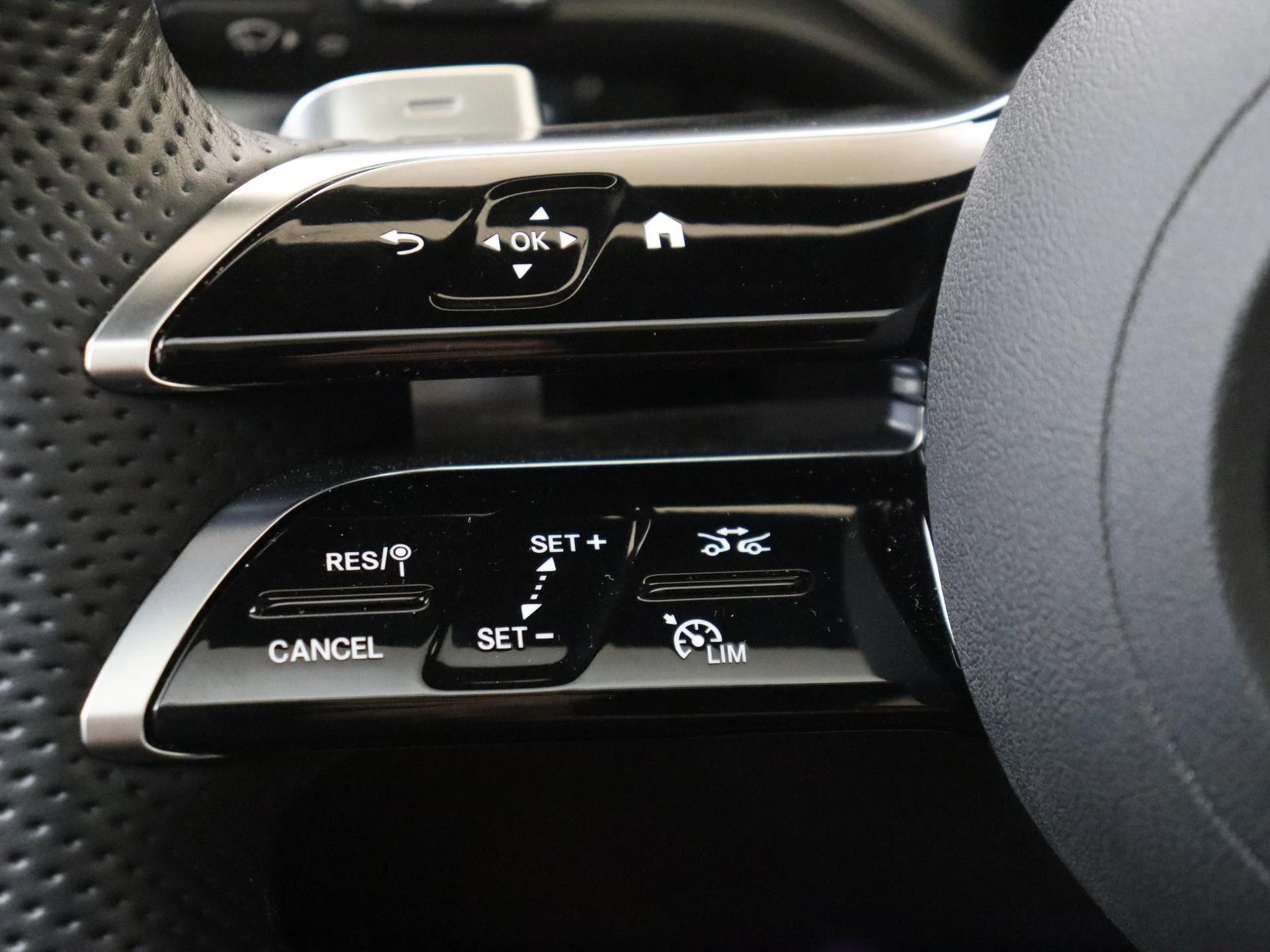 Mercedes-Benz-A-Klasse-image-11