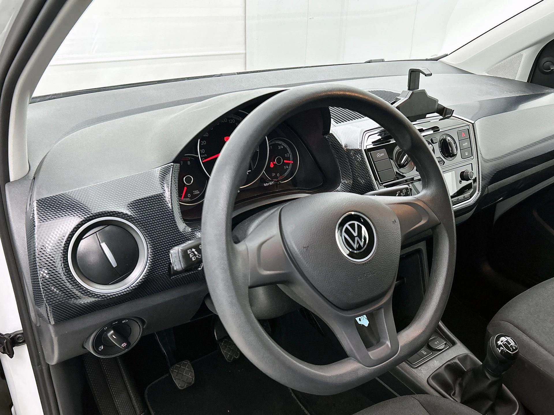 Volkswagen-up!-image-10