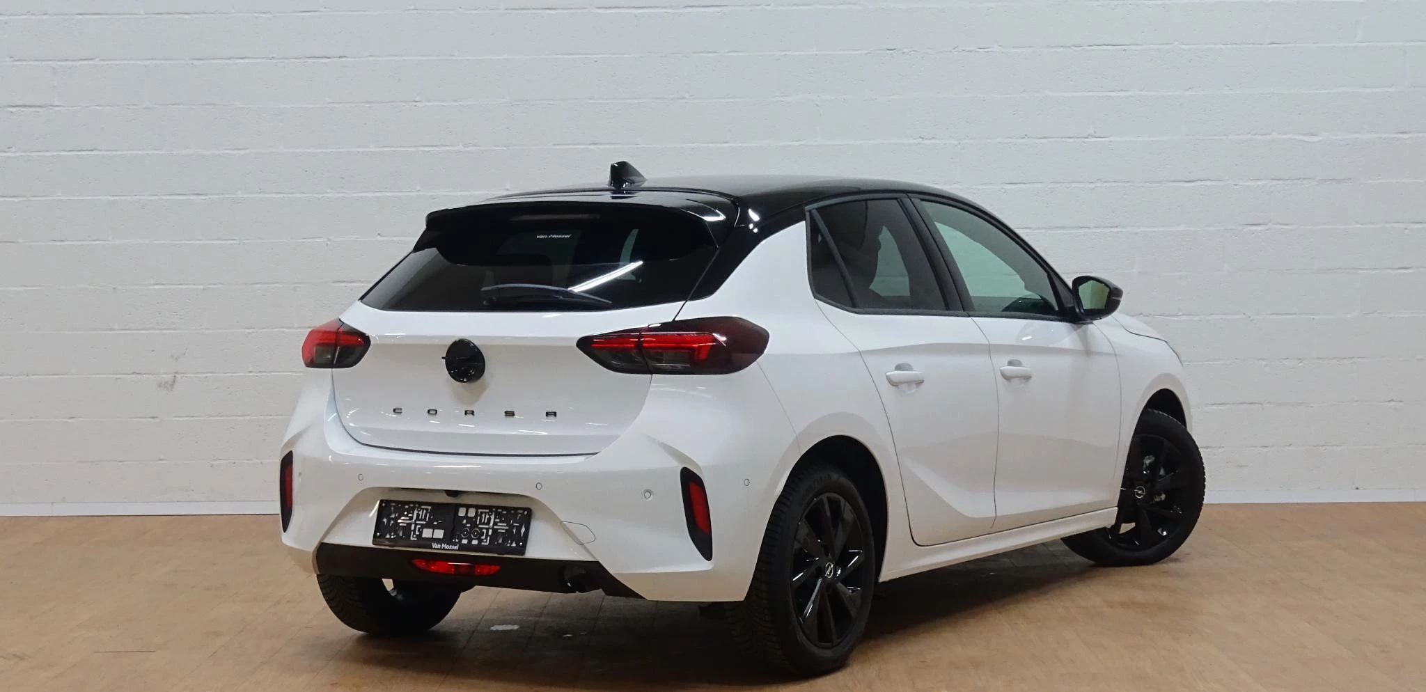 Opel Corsa 1.2 GS +gps+camera+park pilot