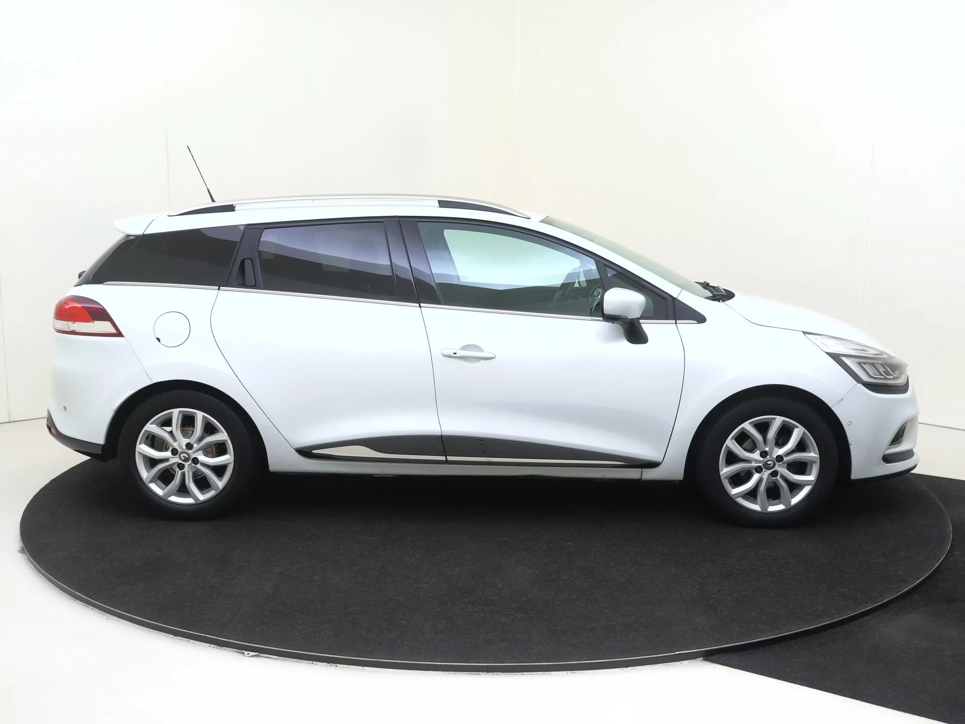 Renault-Clio-image-5