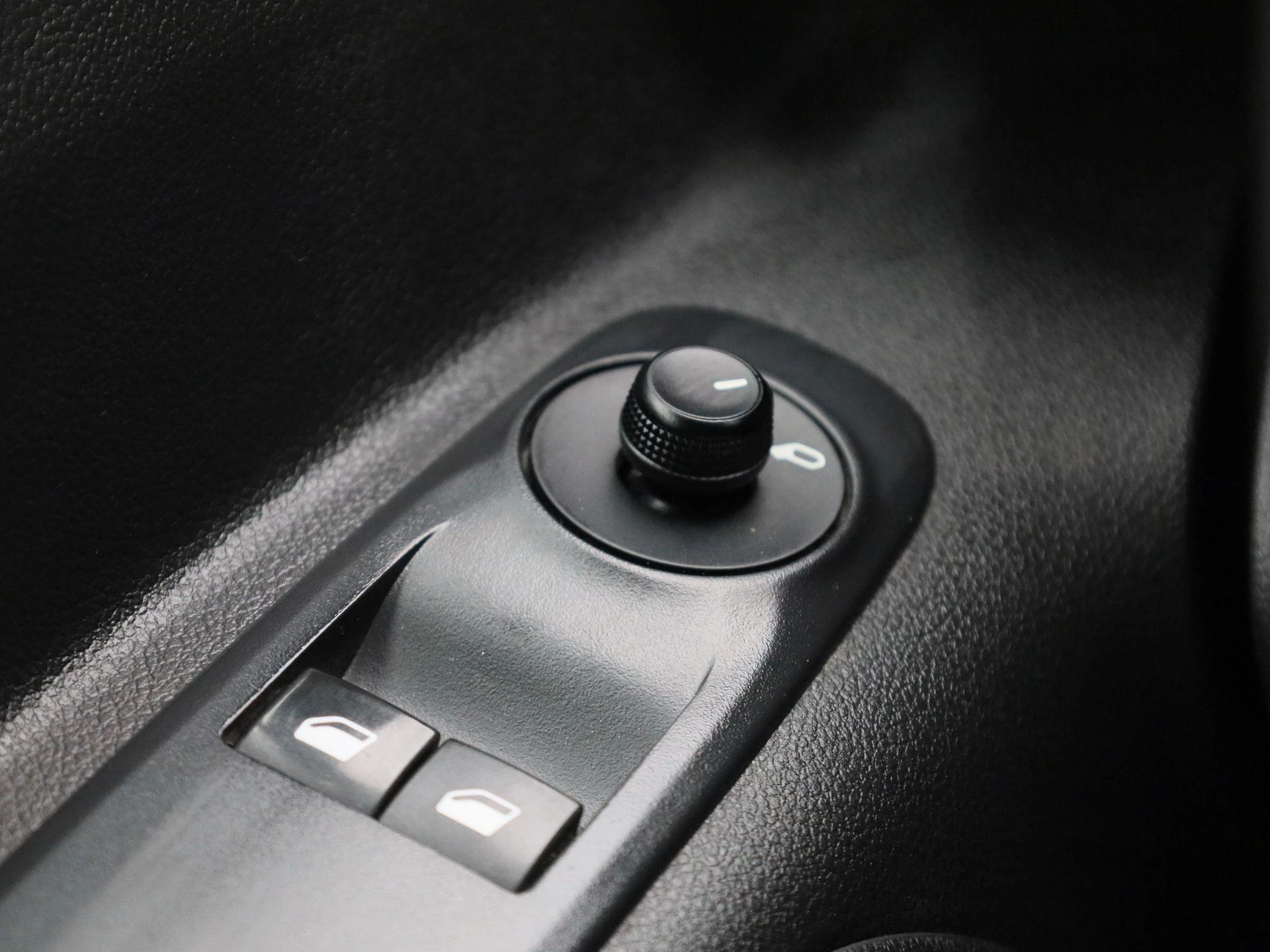 Opel-Combo Life-image-22