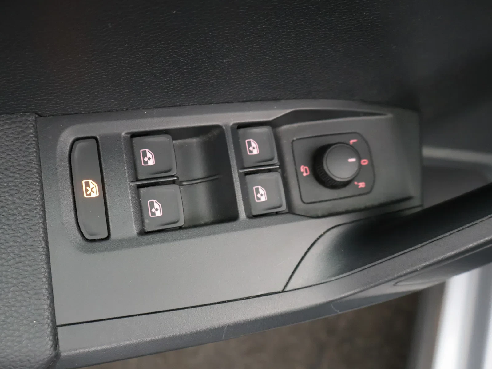 SEAT Arona Arona Urban! 1.0TSI 95PK *CRUISE CONTROL*PDC ACHTER*BLTH*DAB RADIO*ZETELVERWARMING*APP-CONNECT*...*