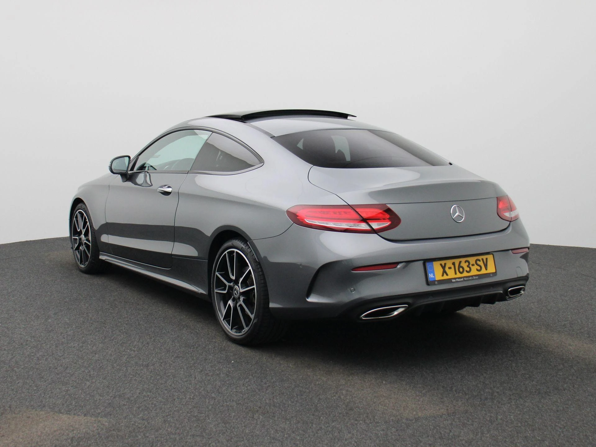 Mercedes-Benz-C-Klasse-image-1
