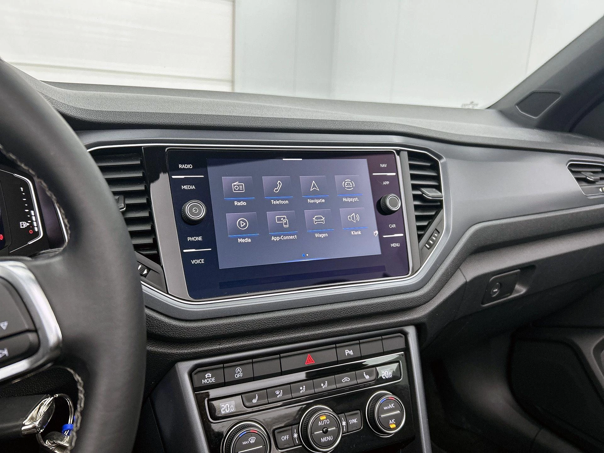 Volkswagen-T-Roc-image-6
