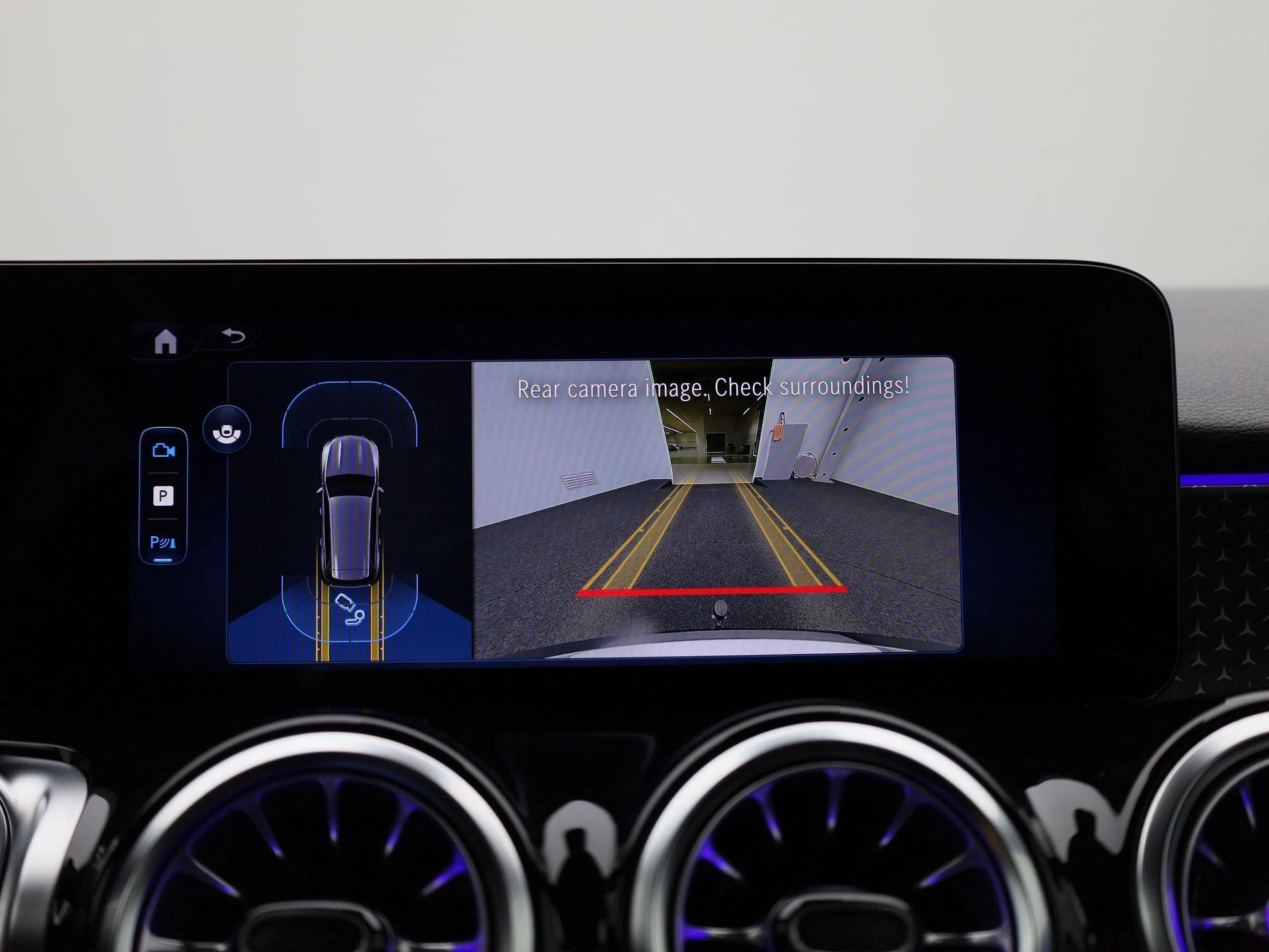 Mercedes-Benz-GLB-image-34