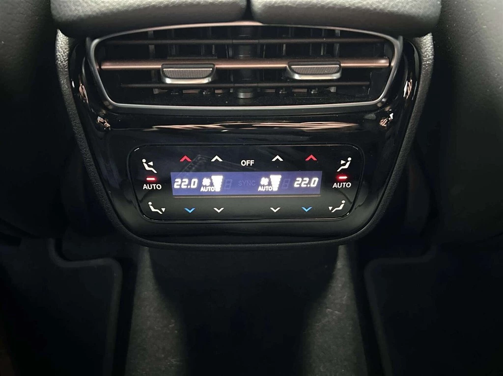 Mercedes-Benz-EQE-image-22