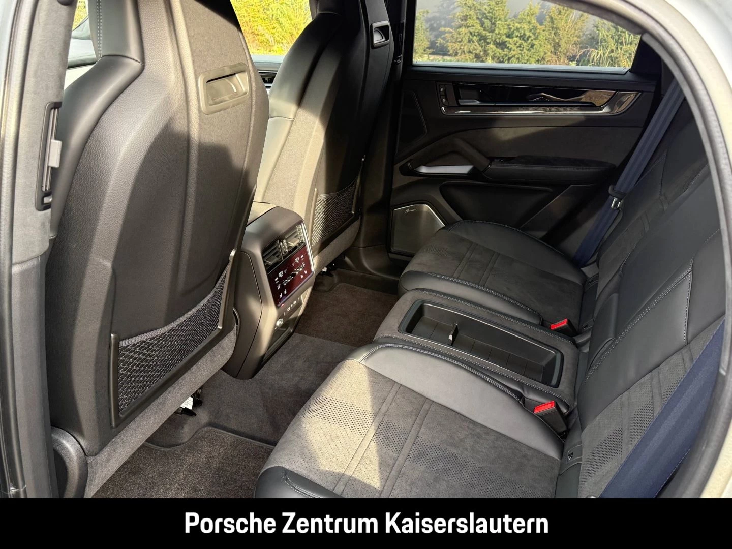 Porsche-Cayenne-image-40
