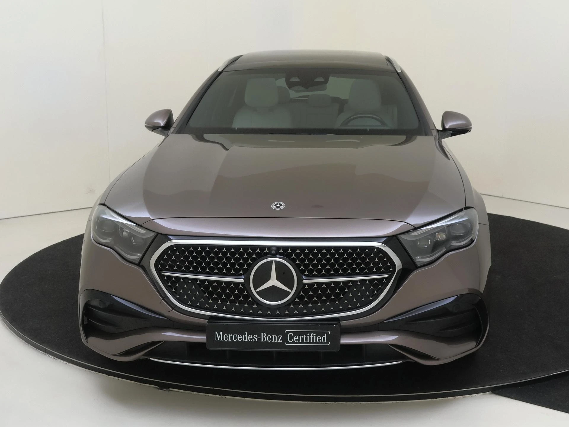 Mercedes-Benz-E-Klasse-image-5