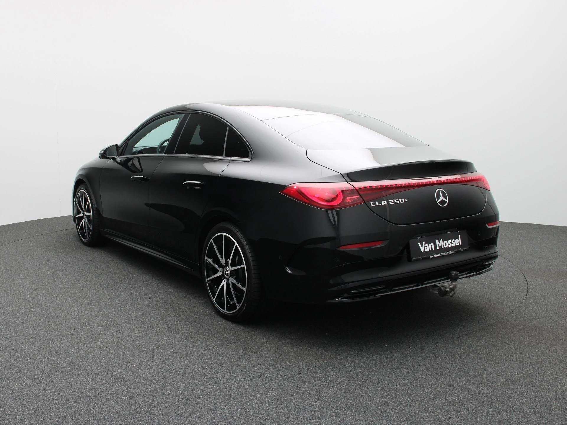 Mercedes-Benz-CLA-image-1
