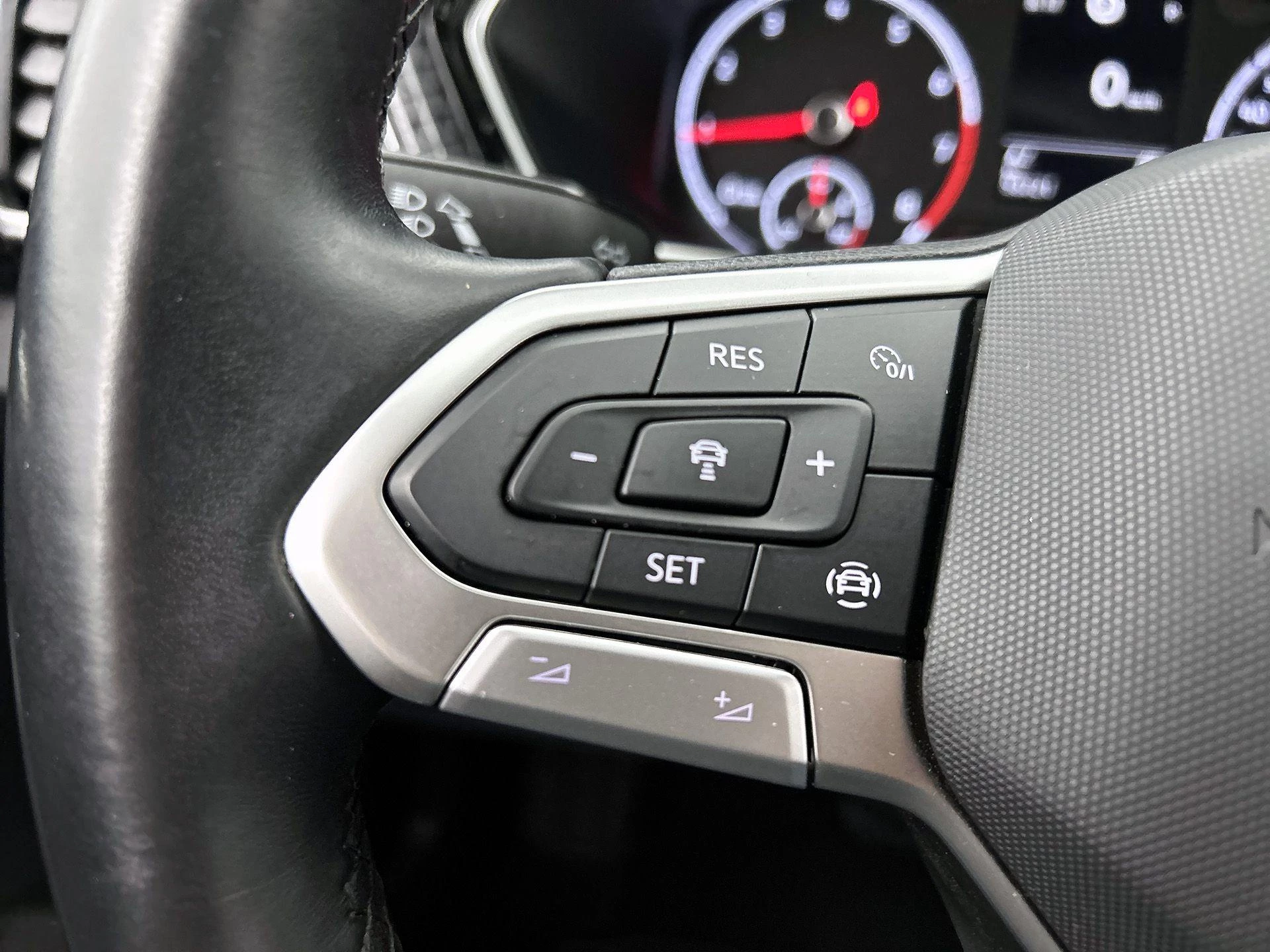 Volkswagen-T-Cross-image-5