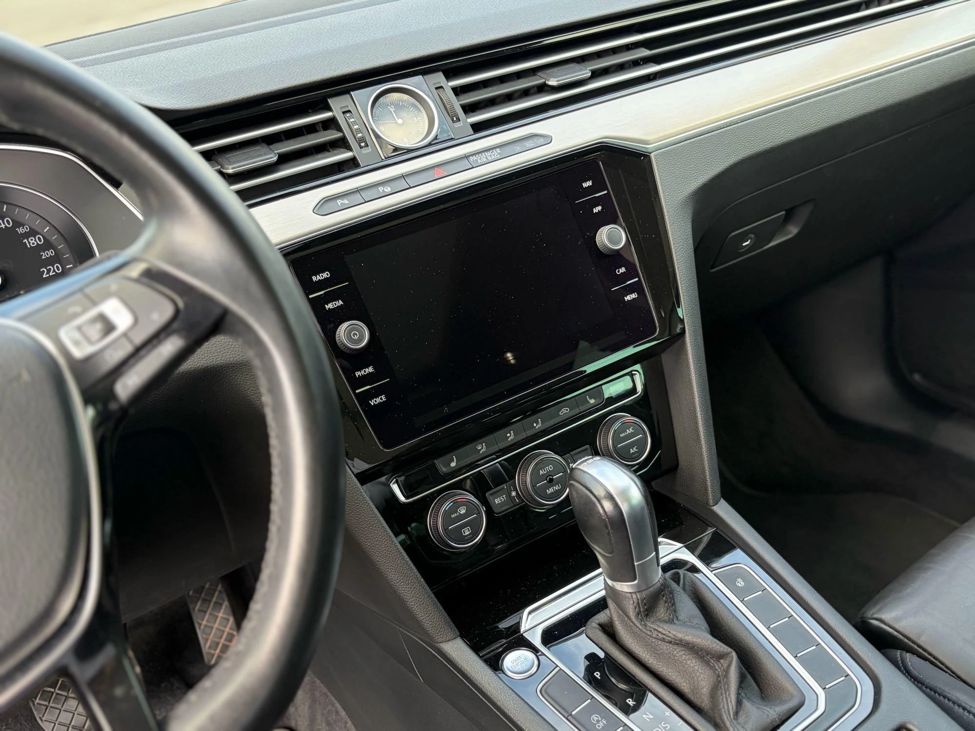 Volkswagen-Passat-image-4