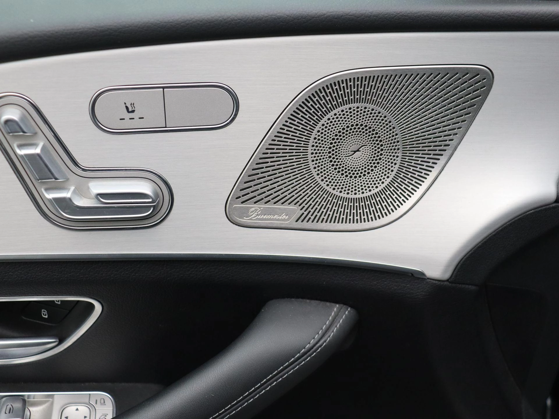 Mercedes-Benz GLE 350 e 4MATIC SUV AMG LINE + NAPPA + BURMESTER + PANORAMISCH DAK + TREKHAAK +