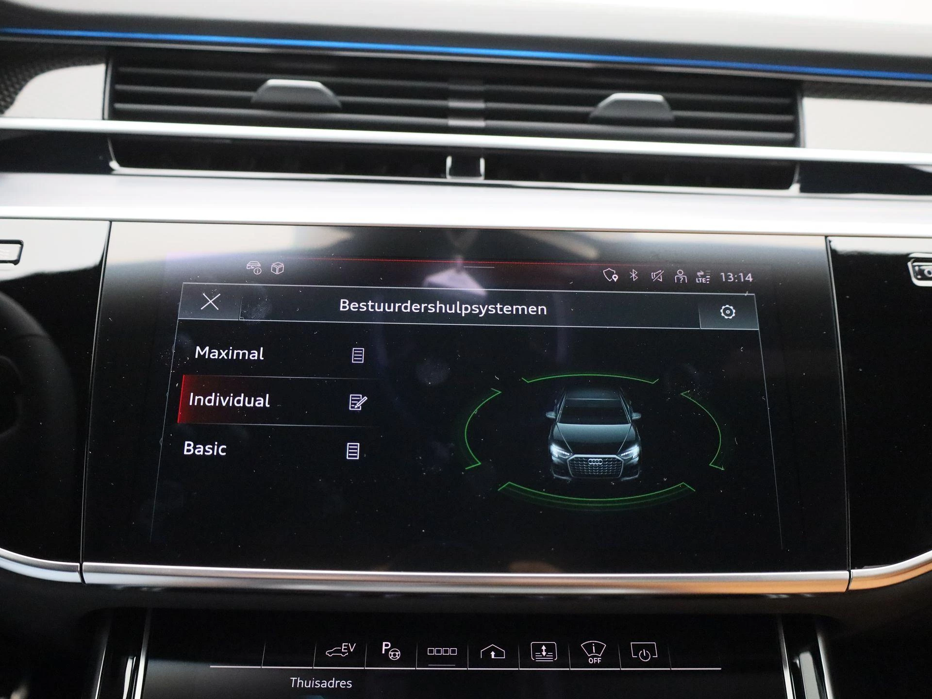 Audi A8 60 TFSI e quattro Lang 340 PK