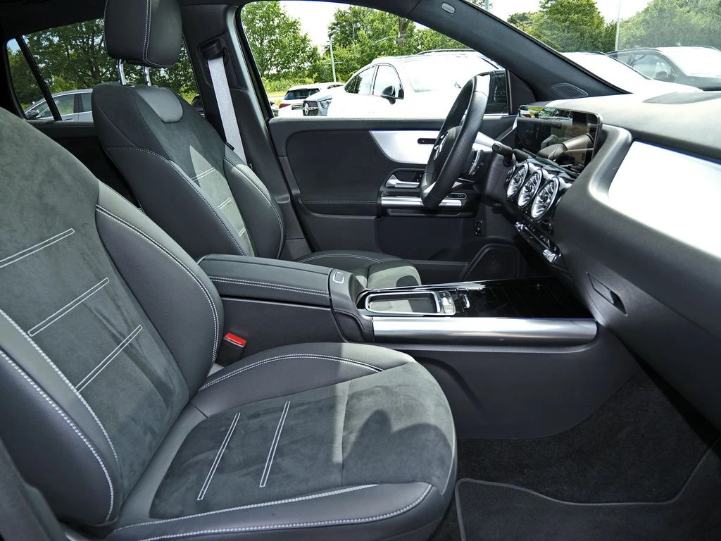 Mercedes-Benz-GLA 200 d-image-12