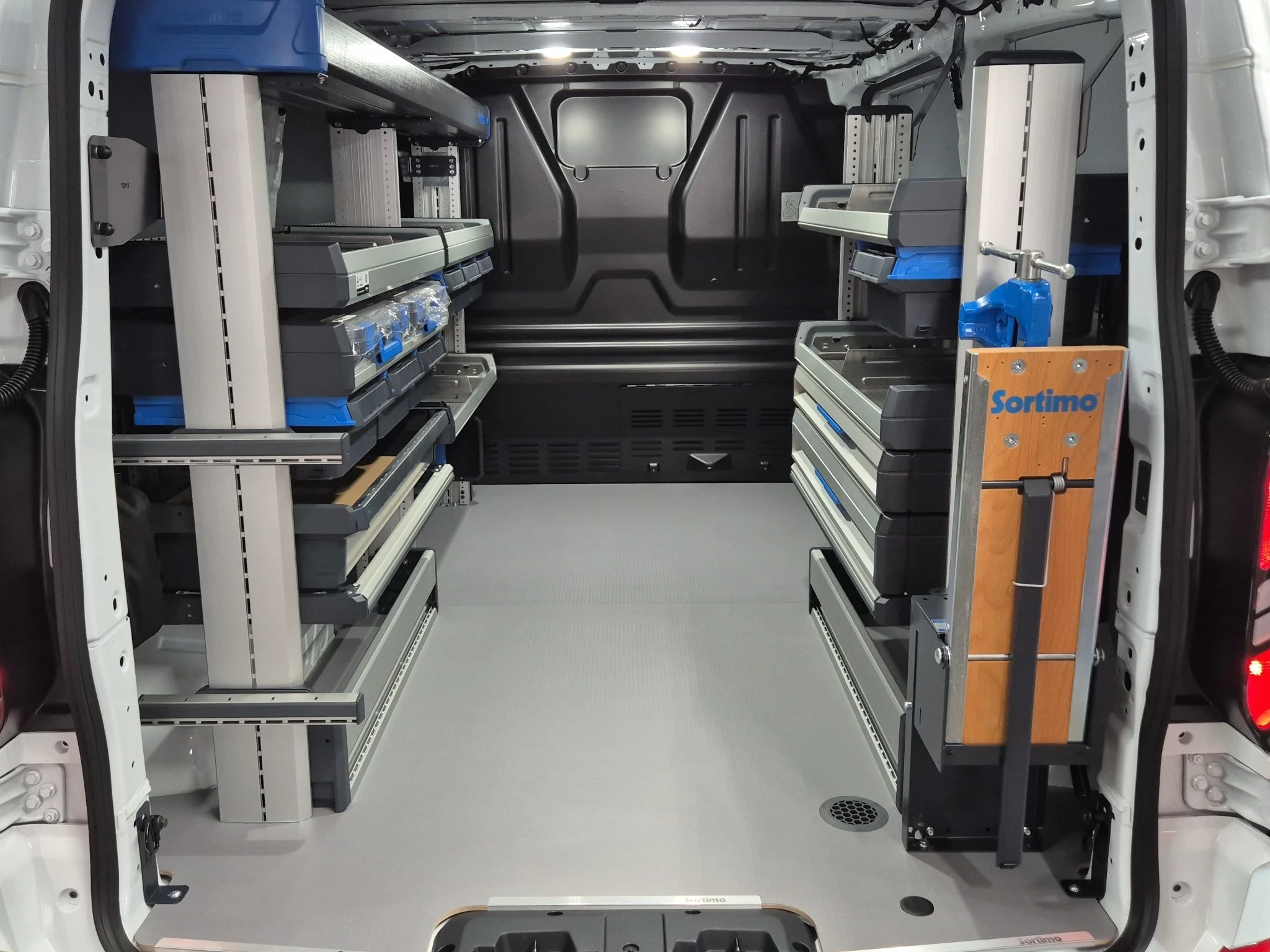 Ford-Transit Custom-image-16