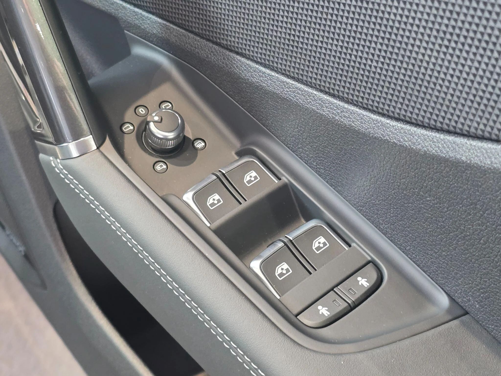 Audi-SQ2-image-37