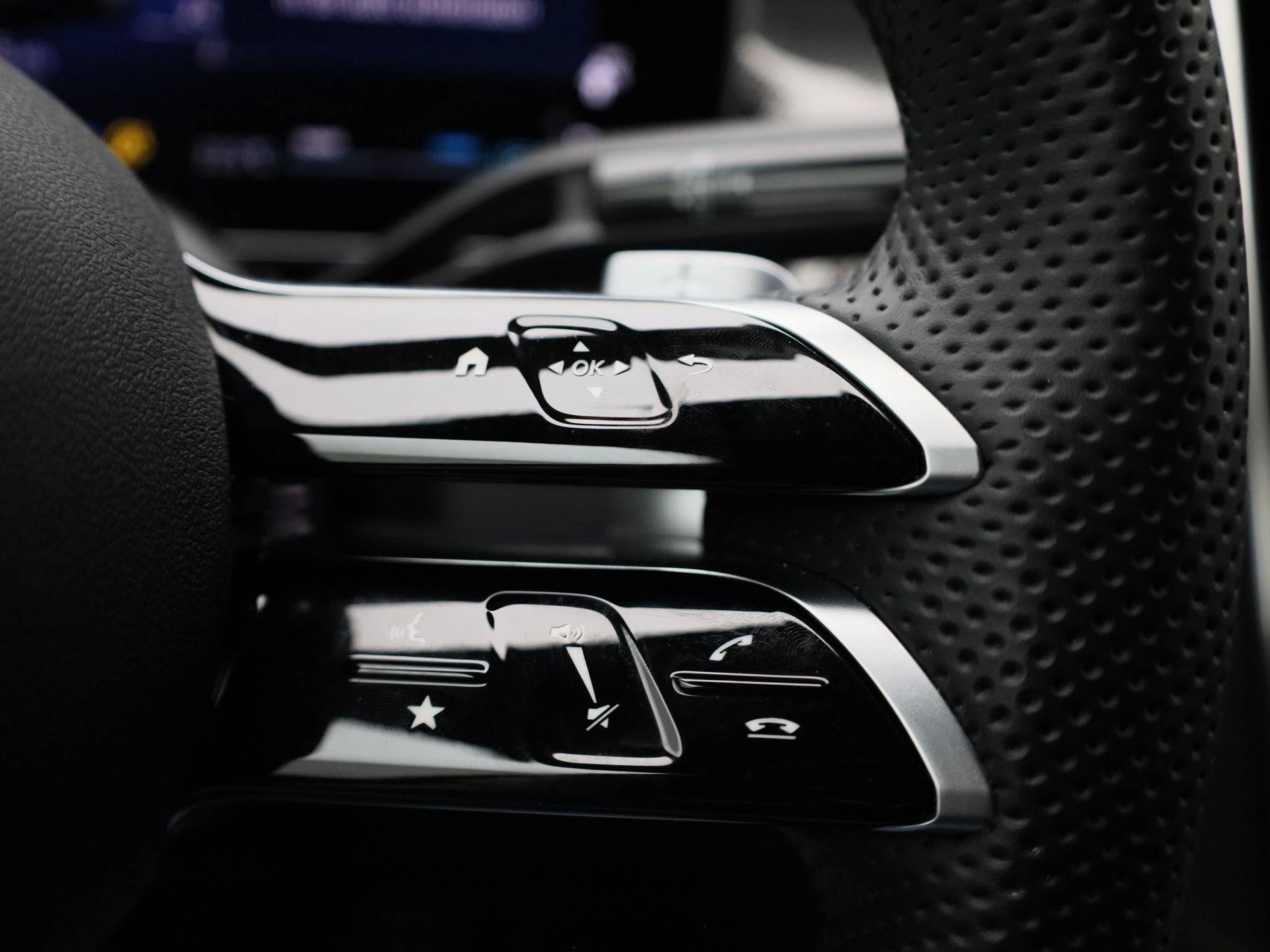 Mercedes-Benz-GLC-image-21