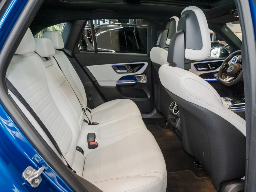 Mercedes-Benz-GLC 300 de-image-11