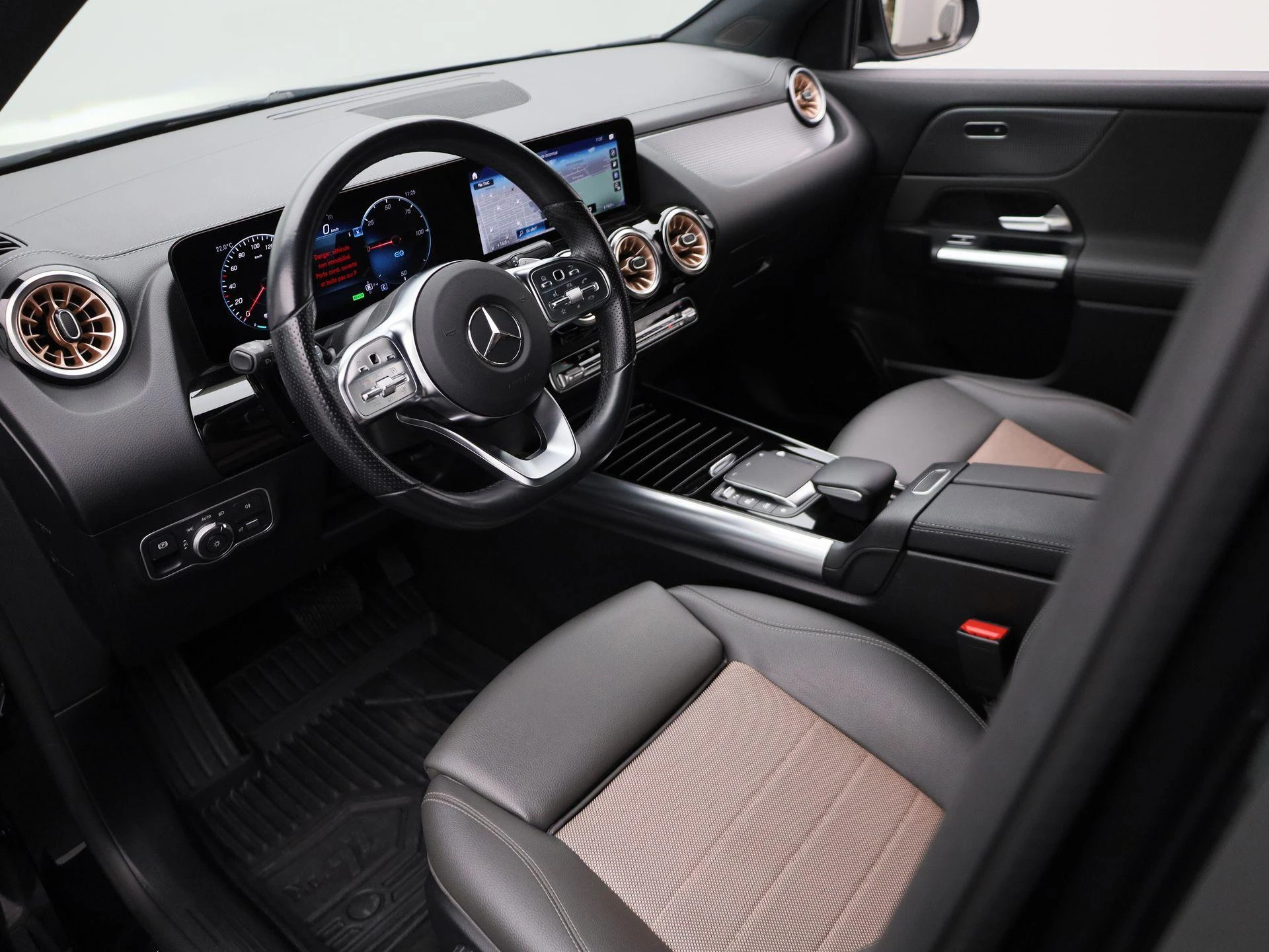Mercedes-Benz-EQA-image-16