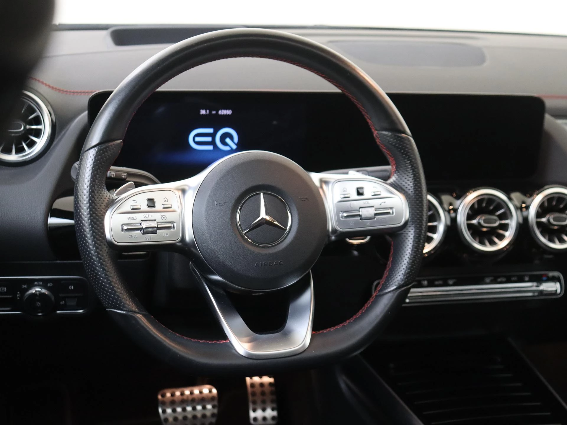 Mercedes-Benz-EQA-image-10