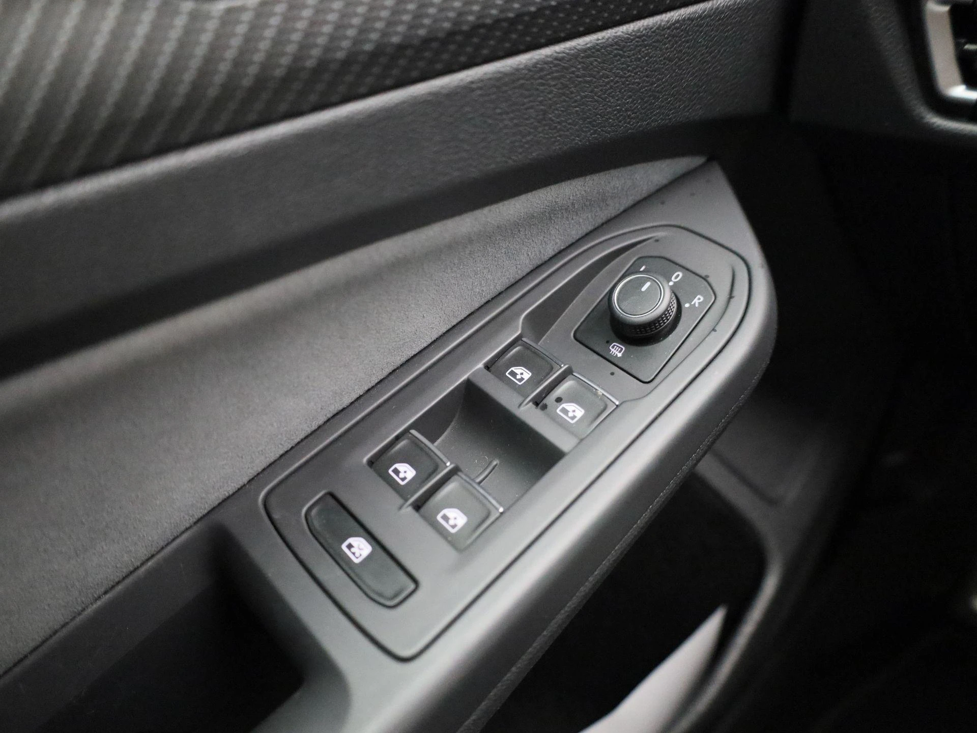 Volkswagen-Golf-image-19