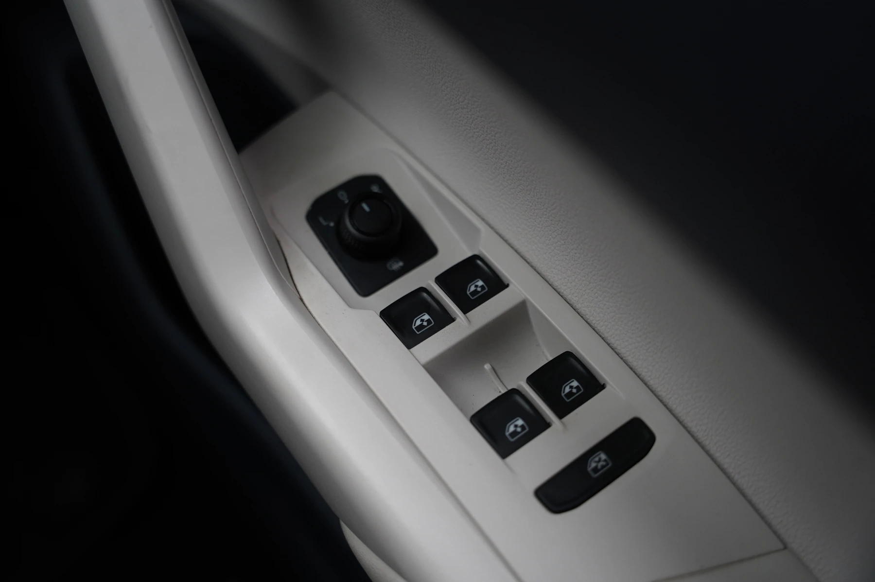 Volkswagen-Polo-image-19