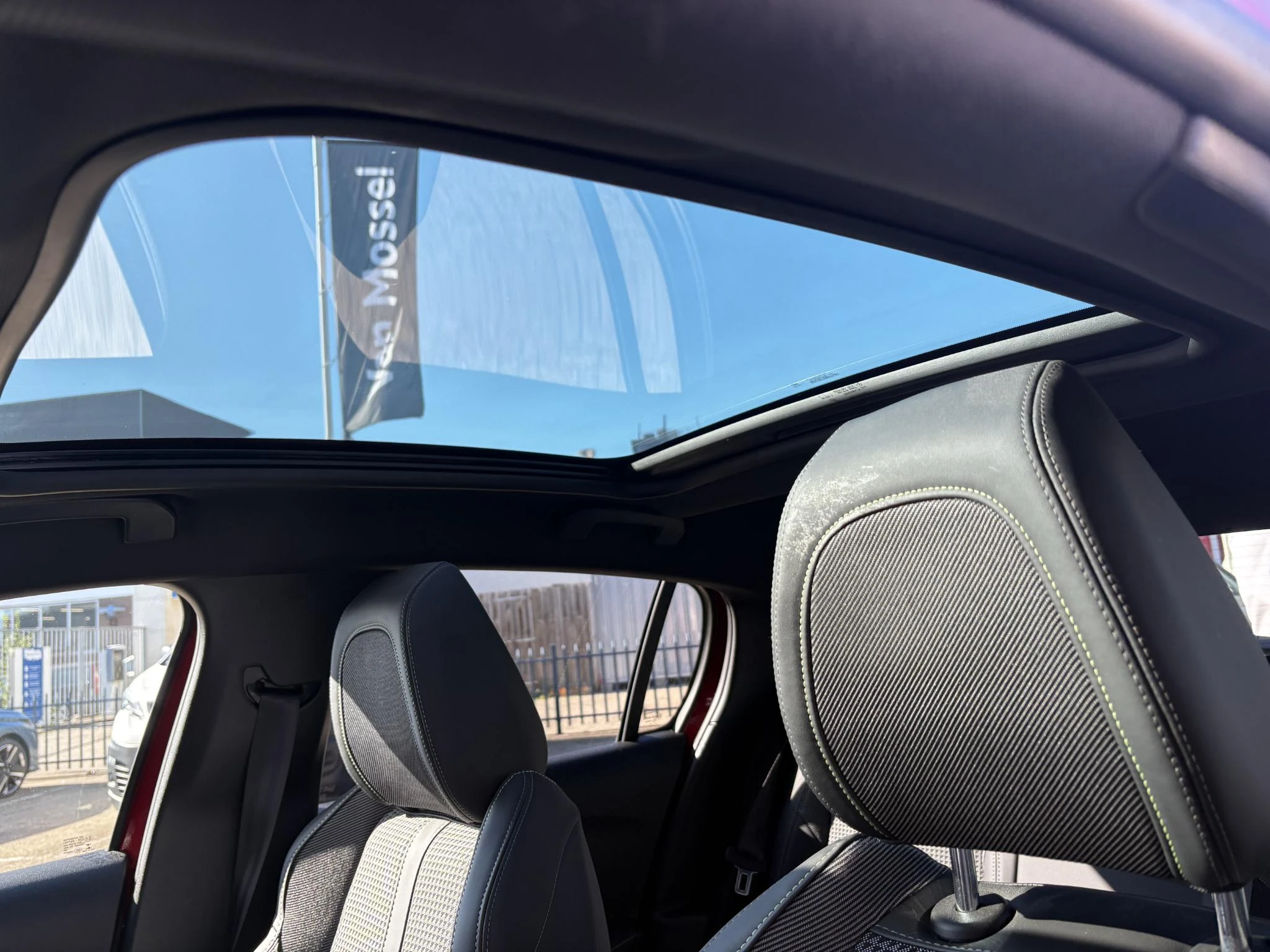 Peugeot-208-image-17