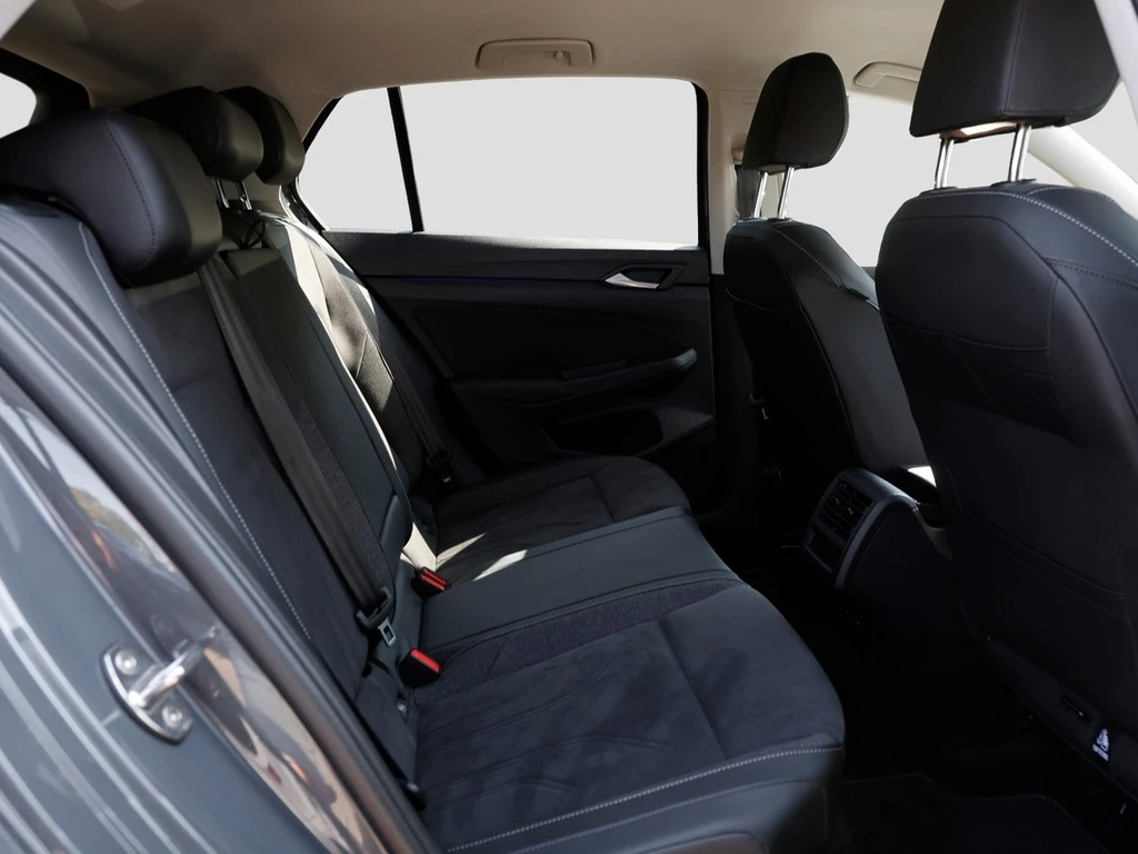 Volkswagen-Golf-image-9