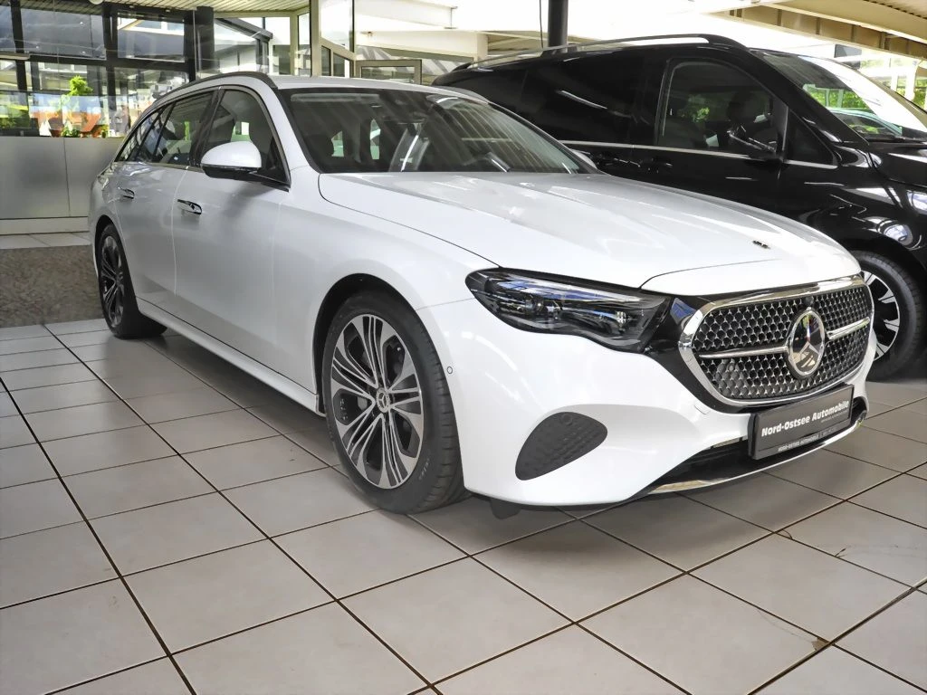 Mercedes-Benz-E-Klasse 300-image-4