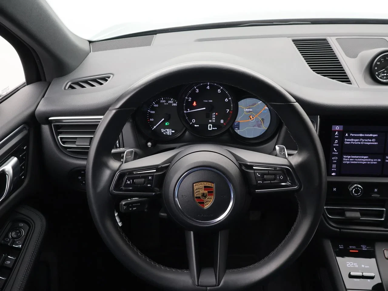 Porsche-Macan-image-14