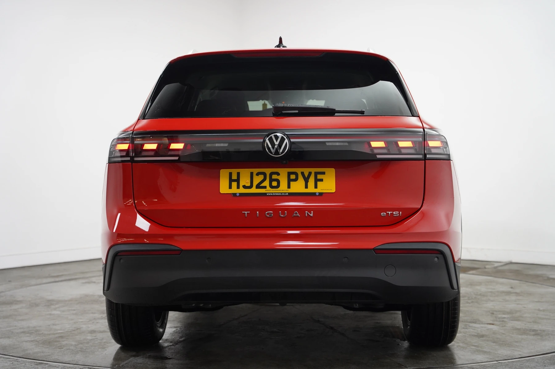 Volkswagen-Tiguan-image-12