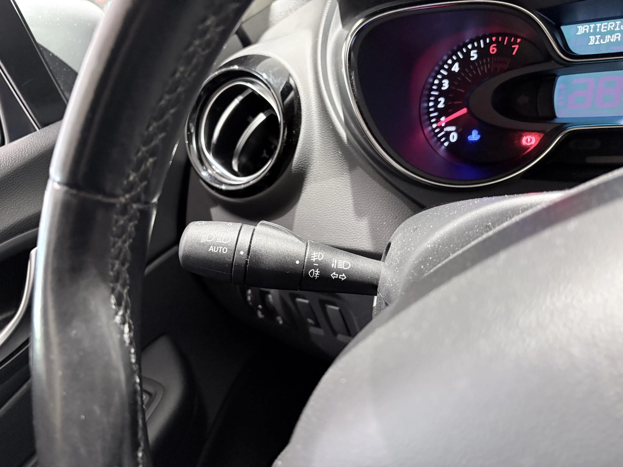 Renault-Captur-image-12