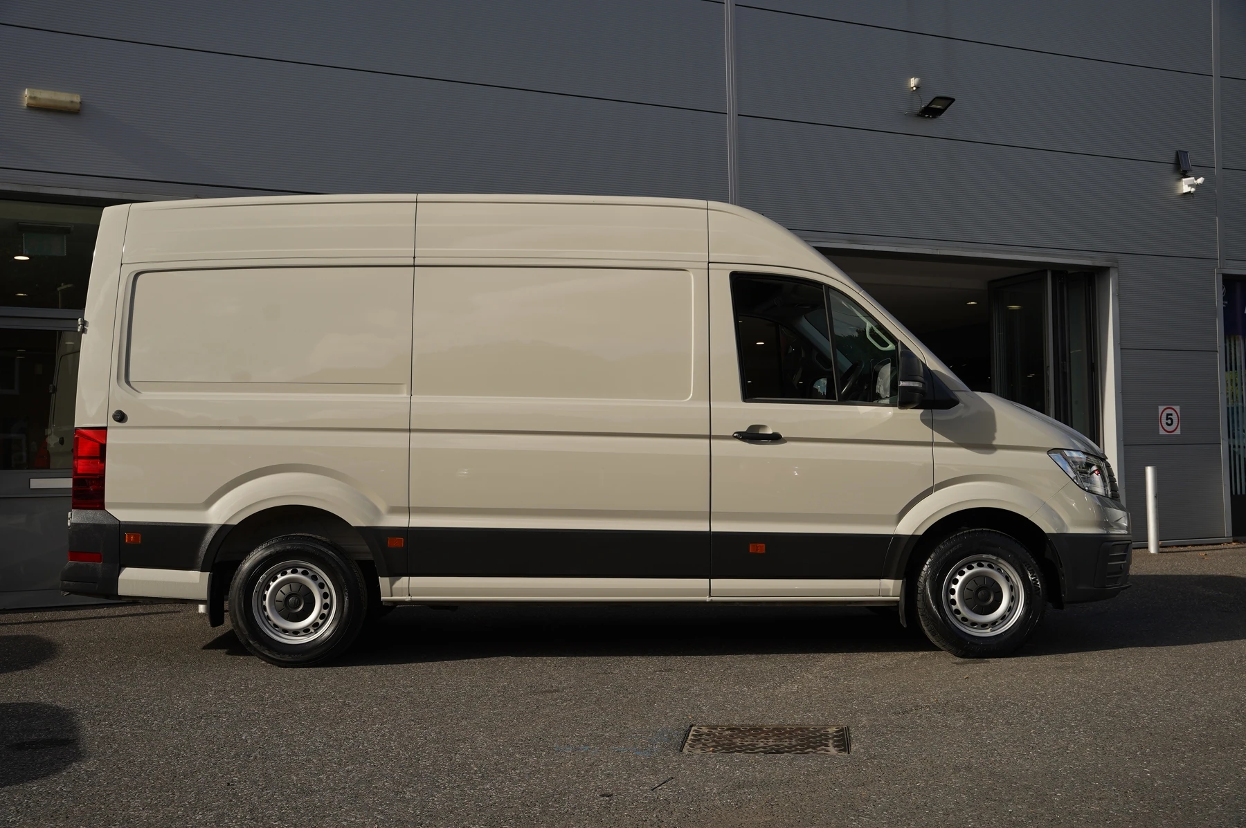Volkswagen-Crafter-image-3