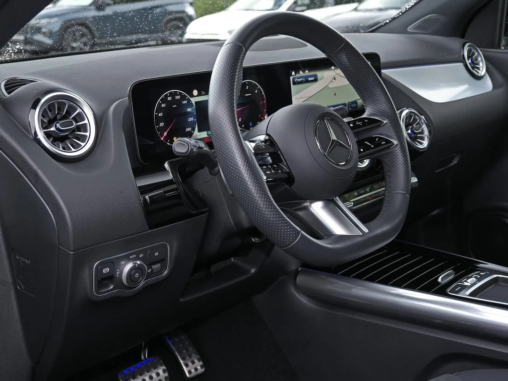 Mercedes-Benz-GLA 200 d-image-9