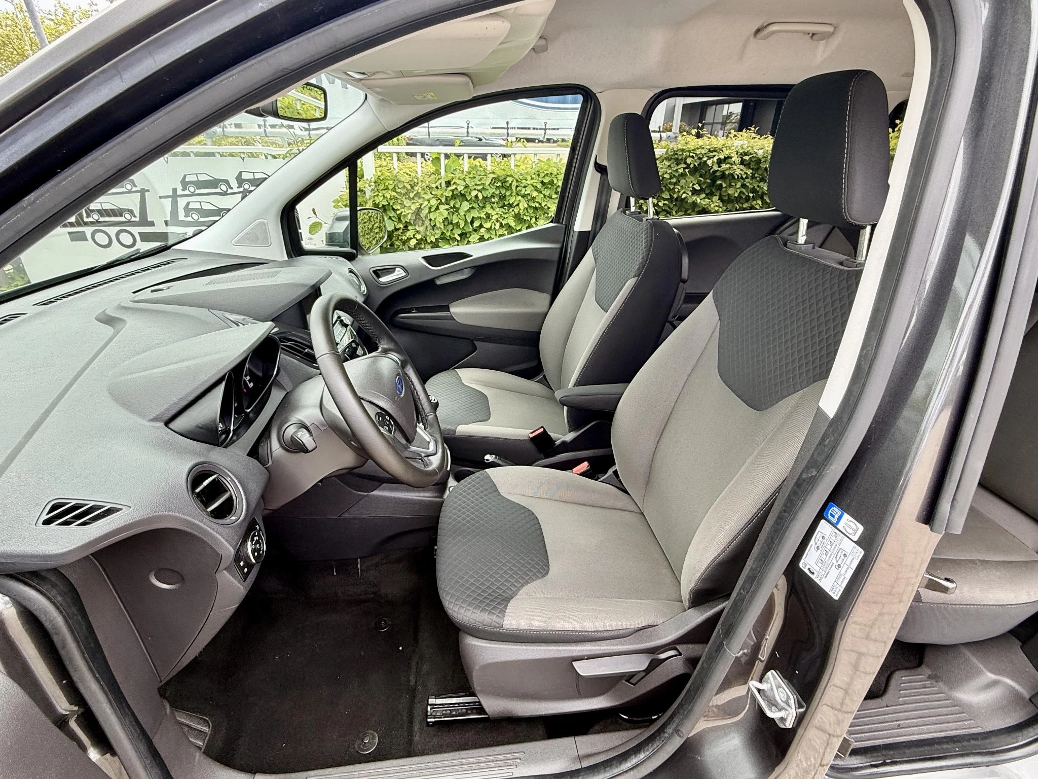 Ford Tourneo Courier 1.0 100pk Titanium