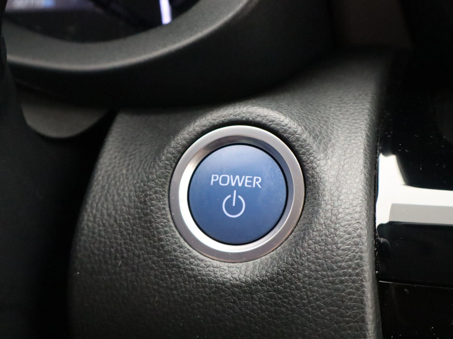 Toyota-Yaris Cross-image-18